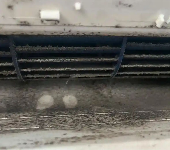 川汇空调吹的风有股烧焦味是怎么回事